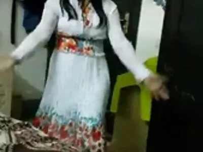 O școlară obraznică suge și fuge penisul profesorului sex cu surioara