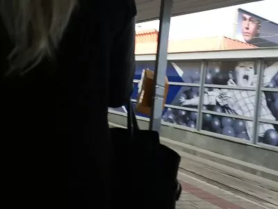 Bruneta a tras un tip în sex vintage film saună