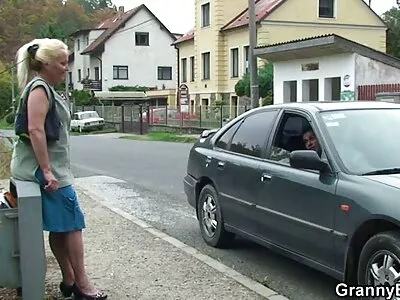 Pornstarul înflăcărat Jasmine Jae își face păsărica sex cu sefu străpunsă