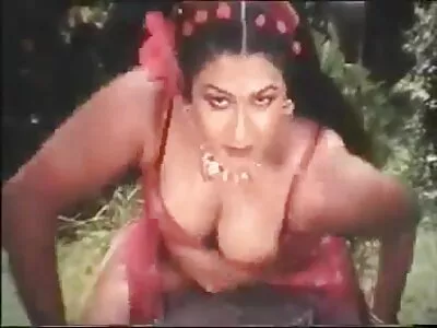 Drăgălaș brunetă scăpat de unchiul ei pe canapea sex cu paroase