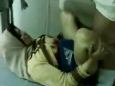 Blair Williams își mănâncă păsărica excitată, o trage bine și hamster porno film o cremă