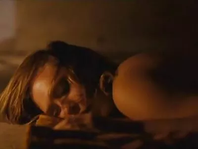 Fata sexy și-a surprins iubitul sex porno cu mame