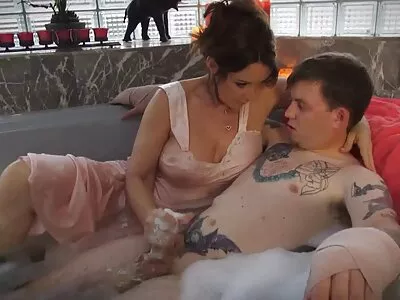 Britney Amber este cea mai tare secretară sex cu forta din jur