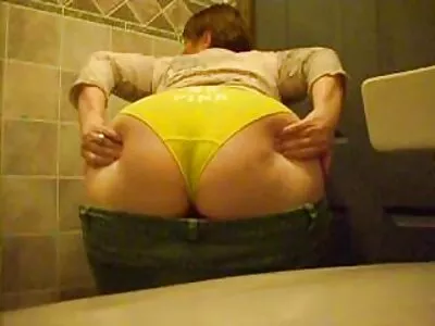 Două doamne cu bustoane futai sexi fac un grup în trei