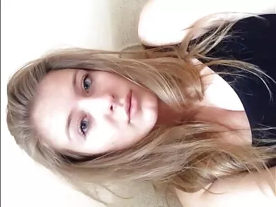 O femeie filme porno nicole bustină se dă cu un tip de vânzări