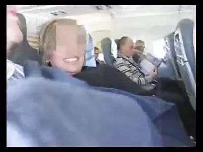 Blonda voluptuoasă se femei sexi dezbrăcate masturbează și este futută