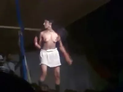 Krissy Lynn își ia fete lezbience naiba cu grădinarul ei frumos