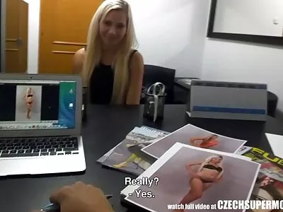 Asistenta care fumează și-și batrane sexi trage pacientul