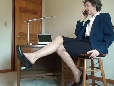 Ebony Hazel Grace face o muie sex batrani și primește o pula mare albă