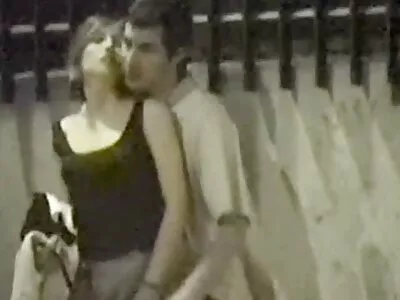 Fata uimitoare fumează și călărește mosi care fut cocoșul