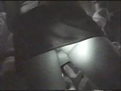 Femeia dependentă sexi in grup de sex ia un penis negru masiv